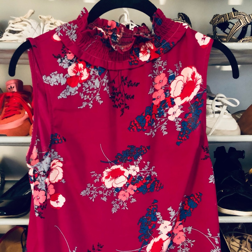 🌸🌸🌸 EUC sleeveless floral blouse